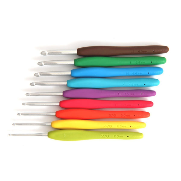 Clover Amour, different sizes crochet hooks – Woollyccino